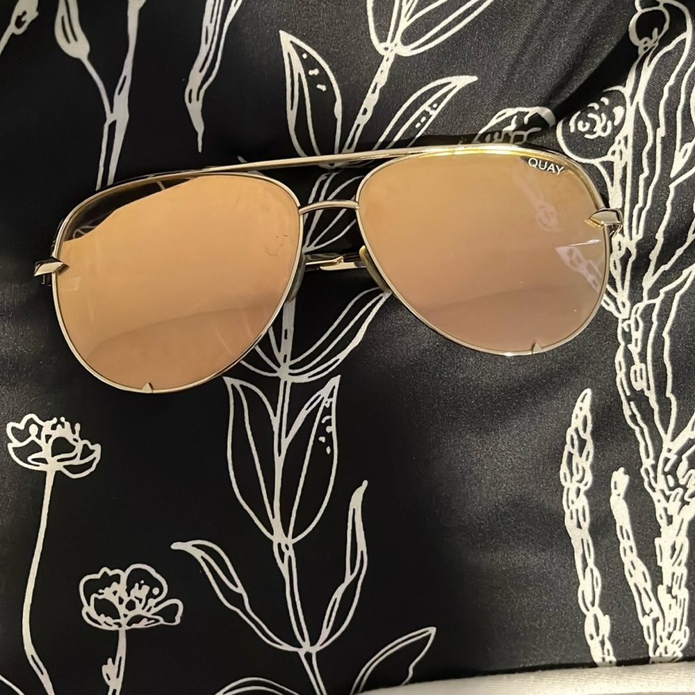 Quay golden sunglasses